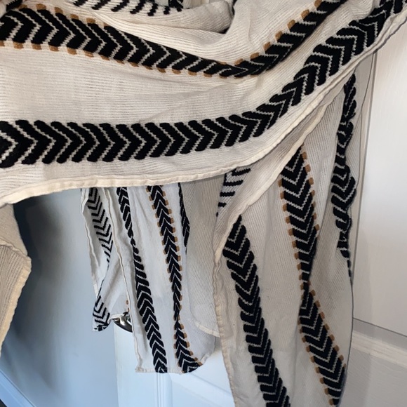 Universal Thread Kimono - Picture 3 of 3